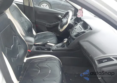 2016 Ford Focus Se z USA, uszkodzony, nr VIN 1FADP3F25GL216271